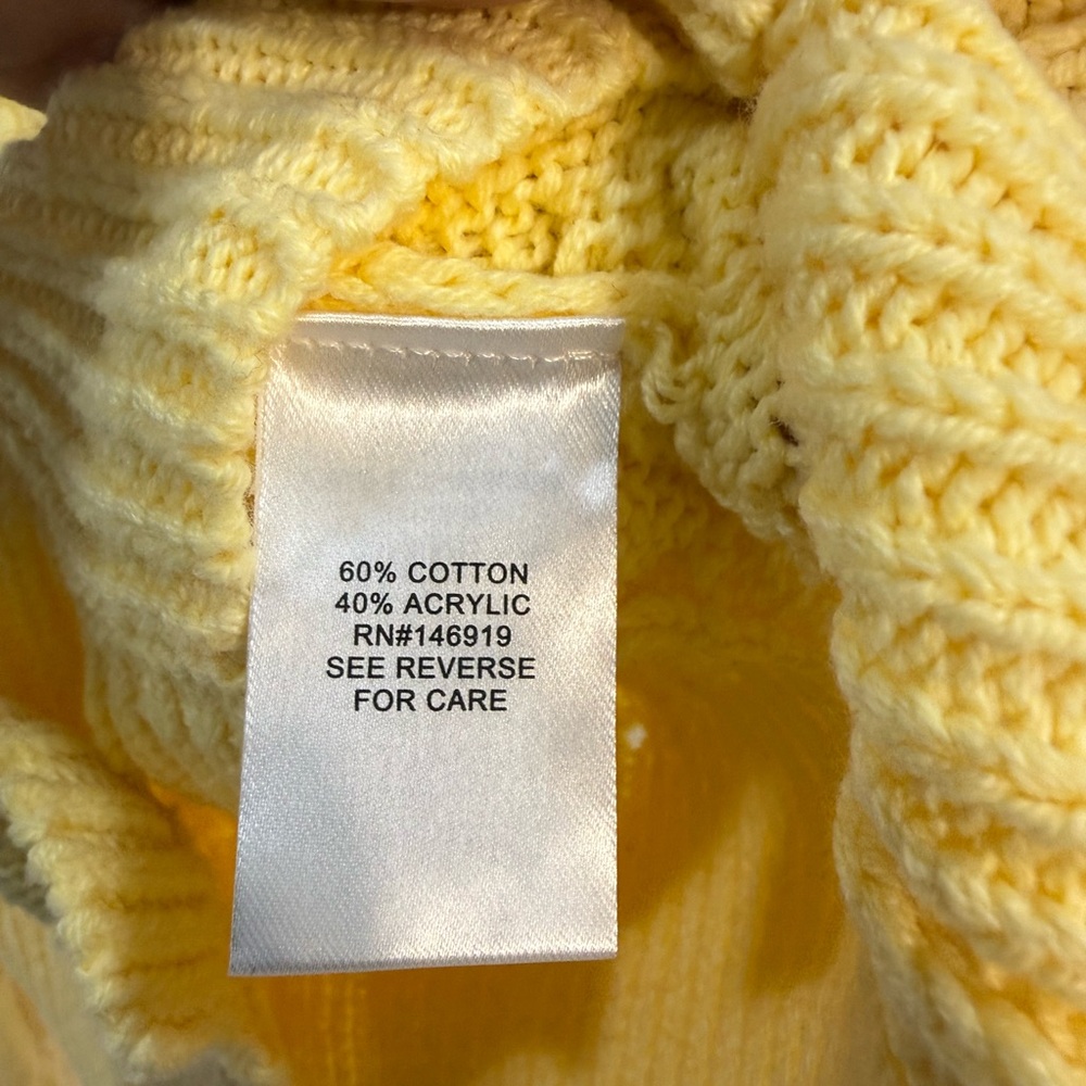 Freshman 1996 Soft Yellow Cable Knit Cropped Cardigan with Floral Buttons - Picture 5 of 9